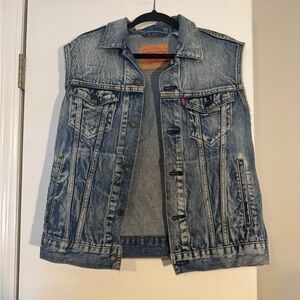 Levi's Light Blue Denim Jacket no sleeves trucker jacket light stone wash